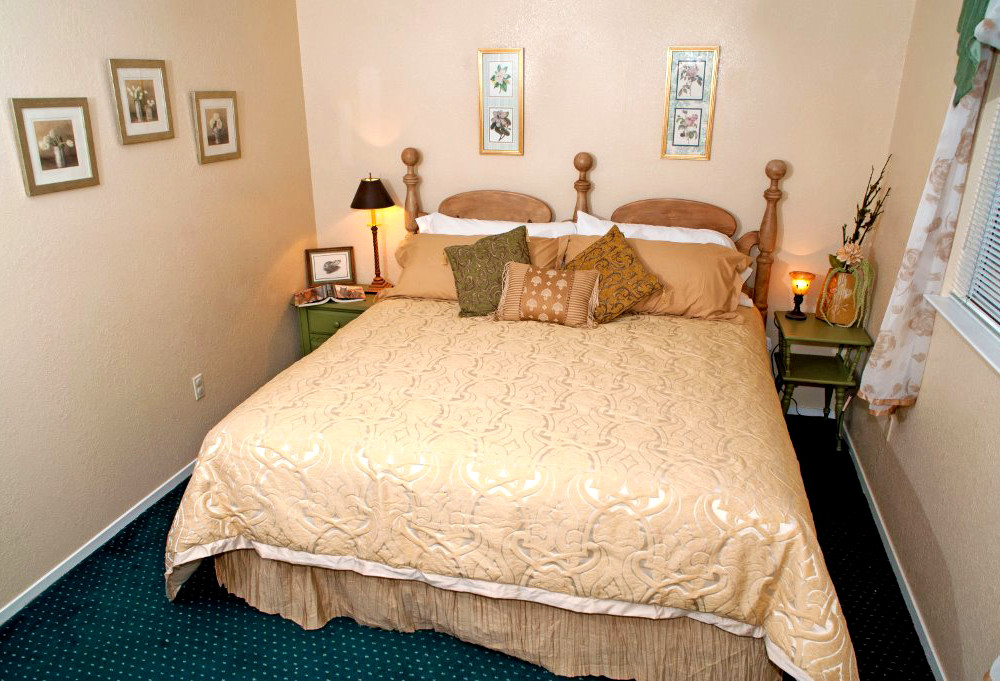 KING OF DIAMONDS BEDROOM 2